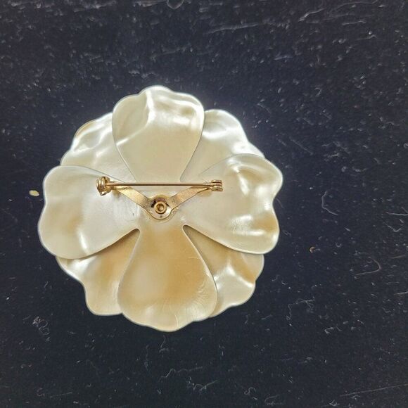 Vintage 60s Faux Mother Of Pearl Flower Brooch Faux Pearl Rhinestone Lg Enamel - Picture 4 of 7